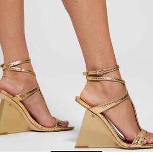 NEW!!!! GUESS WEDGE SANDAL